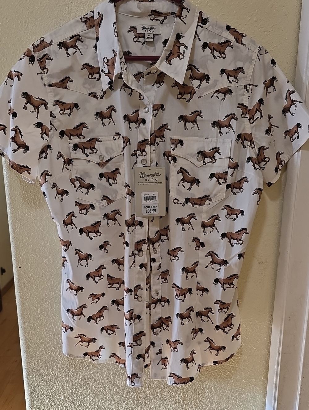Womens Wrangler White Short-Sleeve Horse Print Button-Down Shirt